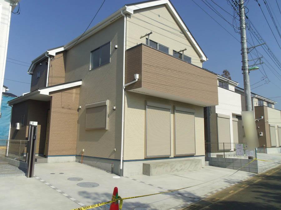 Local photos, including front road. Building 2 Was building completed. Such as the actual image from per yang, We have to wait all the time so you can see directly.