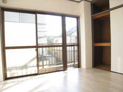 Living and room. Bright rooms that white was the keynote