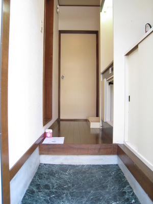 Entrance. Welcome back open the front door and is this image