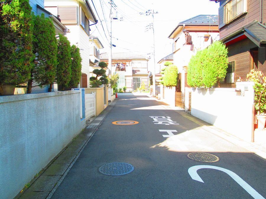 Local photos, including front road. Local (10 May 2013) Shooting