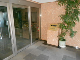 Entrance. Auto is a lock! 