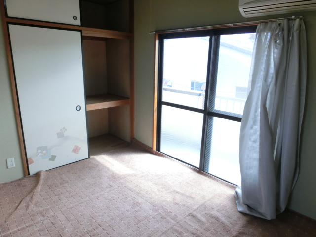 Other room space. Tatami mat is now