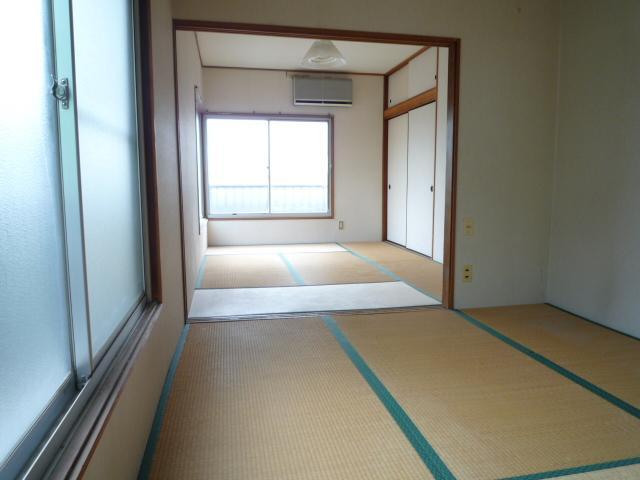 Living and room. Bright continued Japanese-style room. 