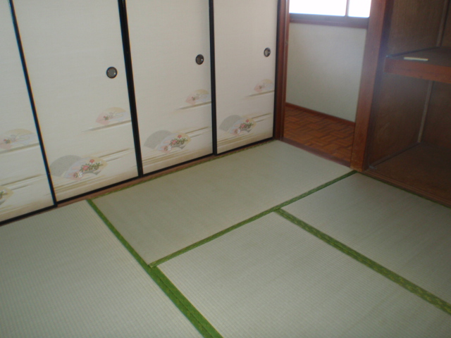 Other room space. 2F Japanese-style room 4.5 Pledge