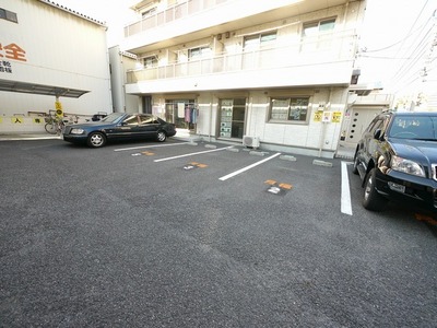 Other. 10m to the parking lot (Other)