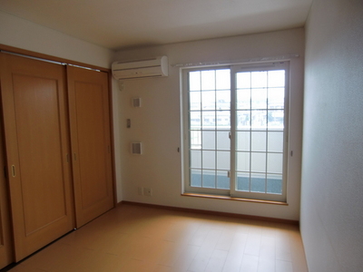 Living and room. Living 10.5 Pledge