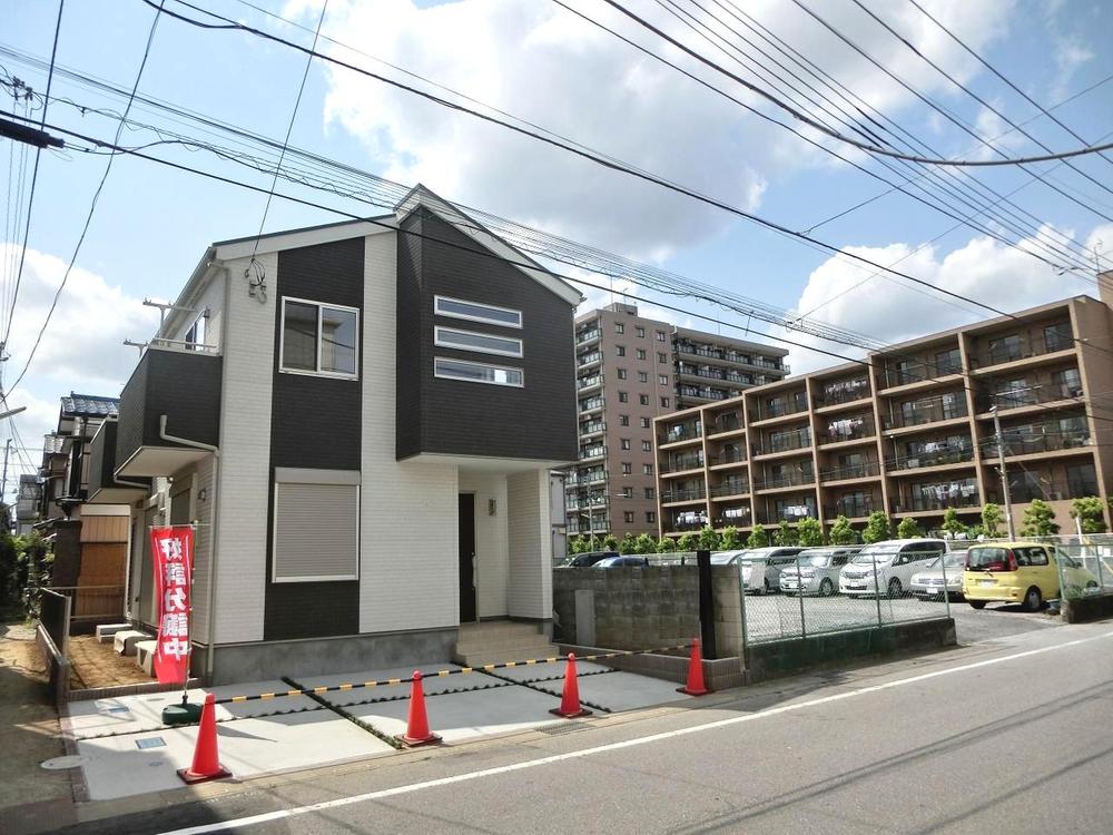 Local photos, including front road. Local (June 2013) Shooting