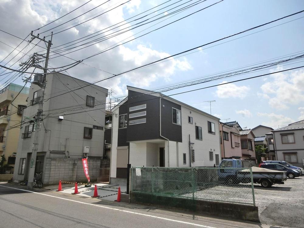 Local photos, including front road. Local (June 2013) Shooting