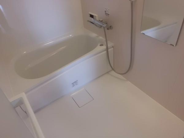 Bathroom. Bathroom with Reheating function