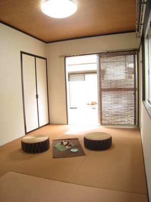 Living and room. Two-sided lighting is the room