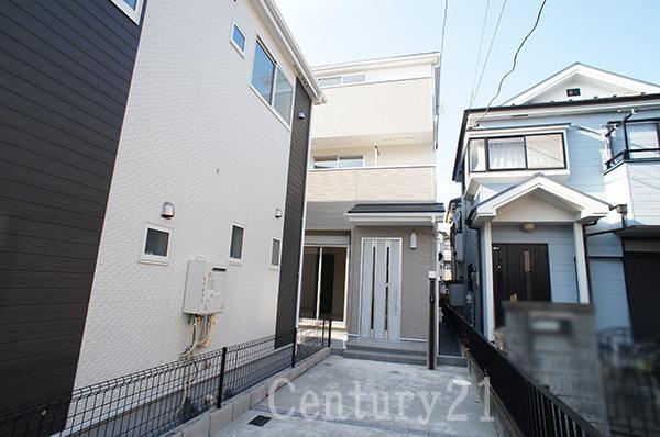 Local appearance photo. Building 3