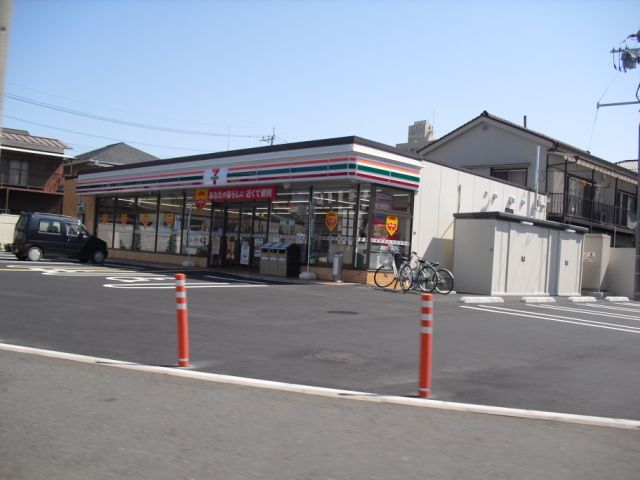 Convenience store. 440m to Seven-Eleven (convenience store)