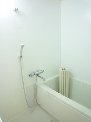 Bathroom. Unit bus (November 16, 2013) Shooting