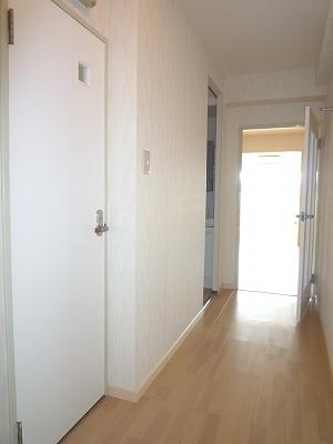 Entrance. Continued to living corridor (November 16, 2013) Shooting