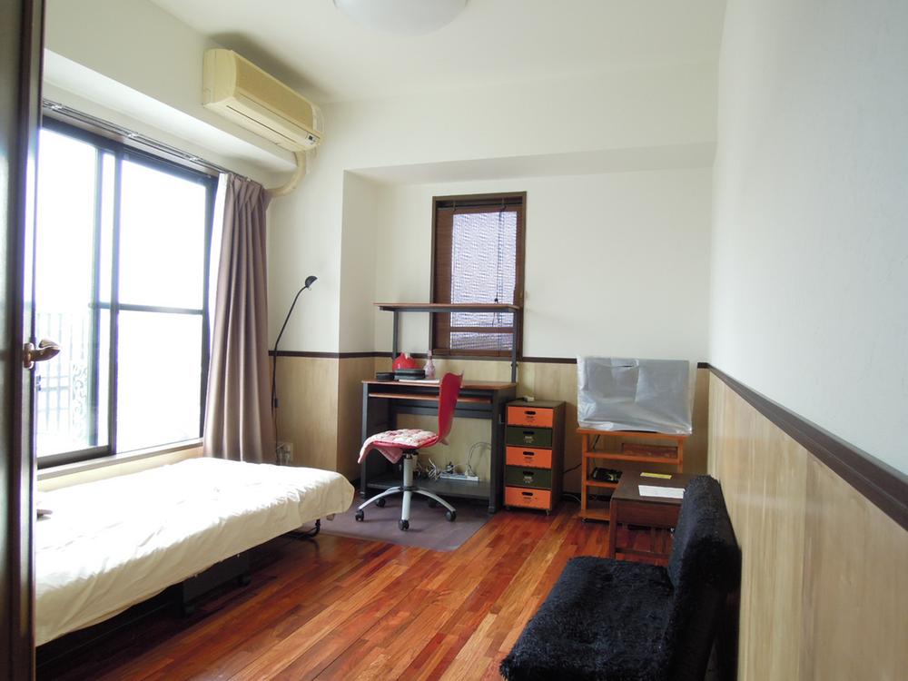 Non-living room. About 6.9 Pledge of Western-style (July 2013) Shooting ※ furniture ・ Fixtures, etc. are not included in the sale price.