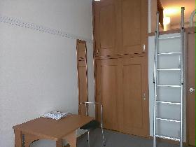 Living and room. You next floors 1F Floor 2F carpet