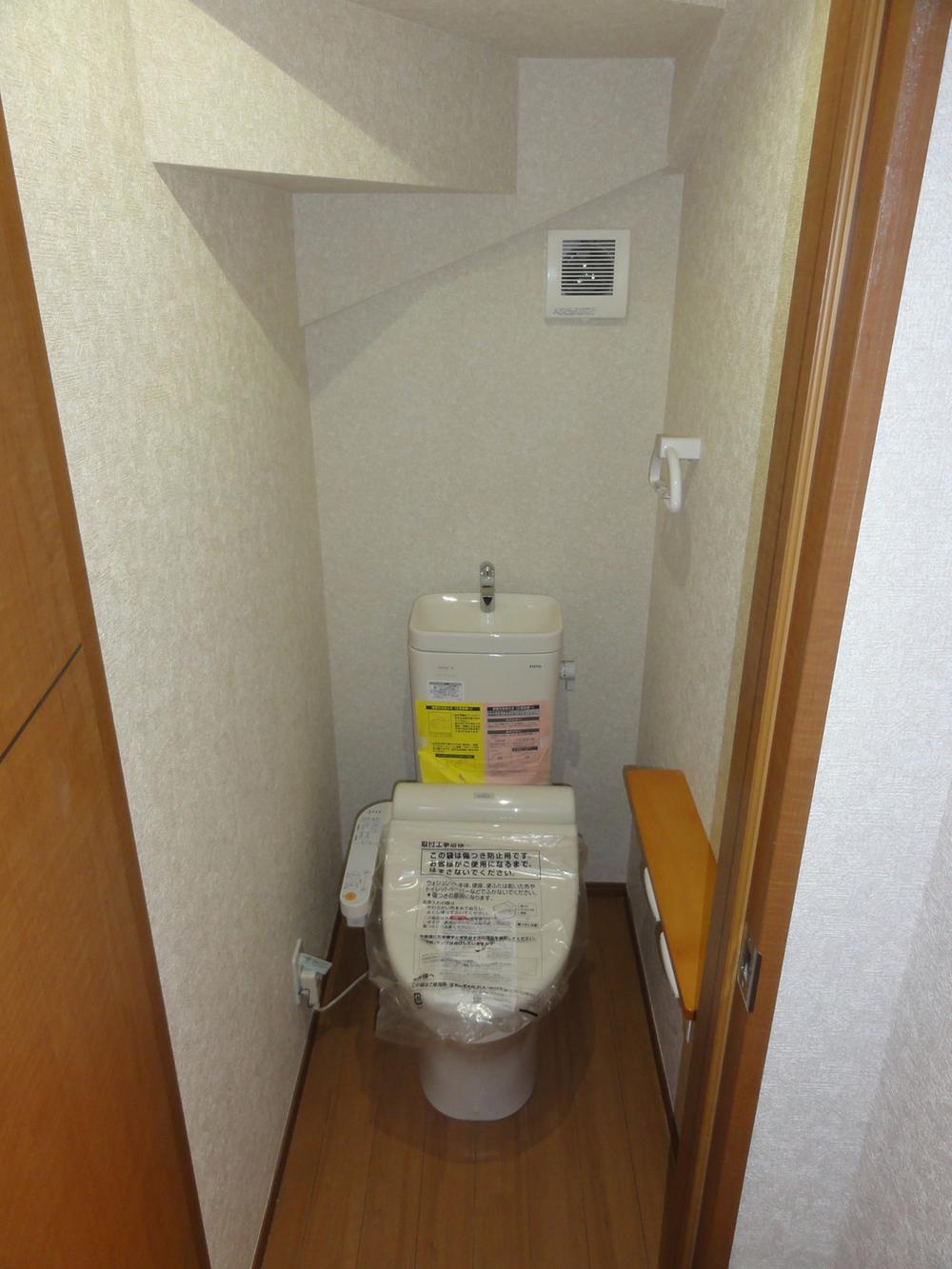 Toilet. Indoor (12 May 2013) Shooting  With Washlet