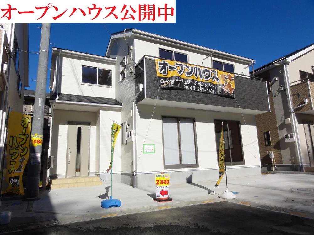 Local appearance photo. Local (12 May 2013) Shooting  We completed.  Zenshitsuminami direction  "Angyo Totsuka" station 14 mins Solar power installation housing Face-to-face kitchen With bathroom heating dryer Car space two Allowed  ☆ You can preview any time. 