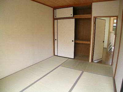 Living and room. I'm happy to nap Japanese-style room
