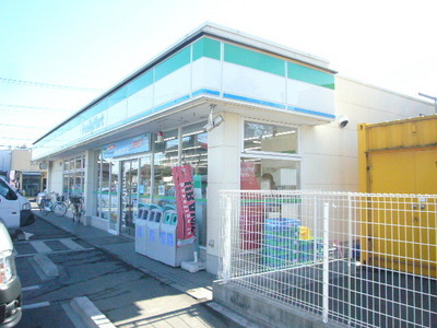 Convenience store. Family Mart (convenience store) to 400m