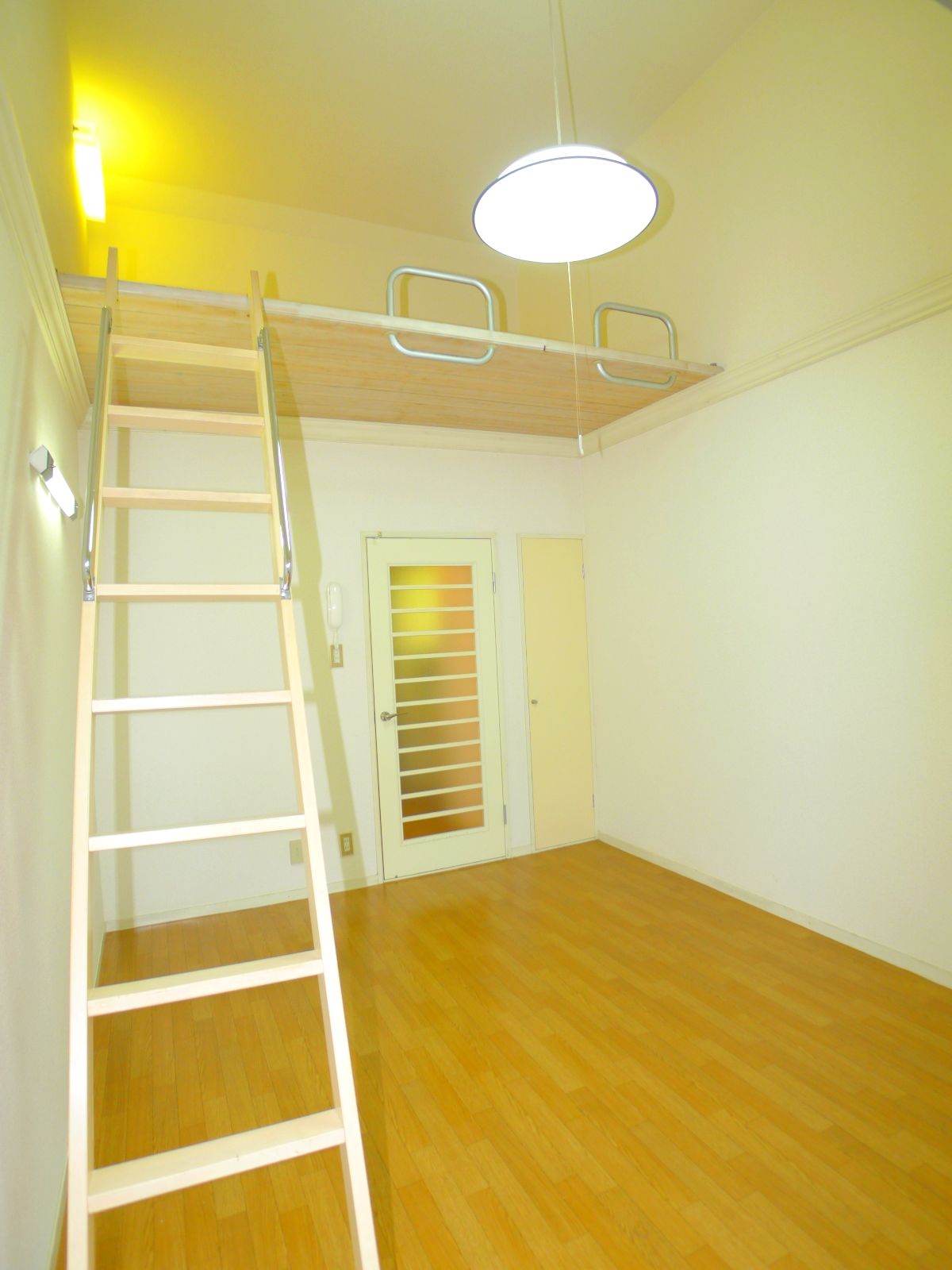 Living and room. Or sleeping in the loft, Or sleeping under