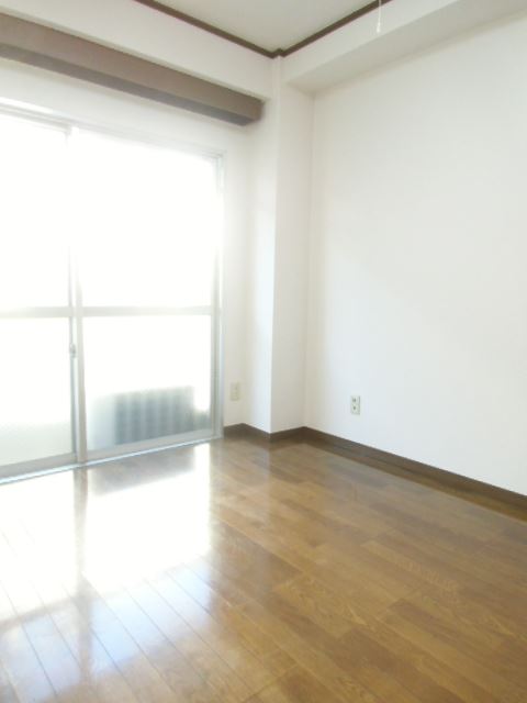 Living and room. Since the popularity of white flooring and colorful room.