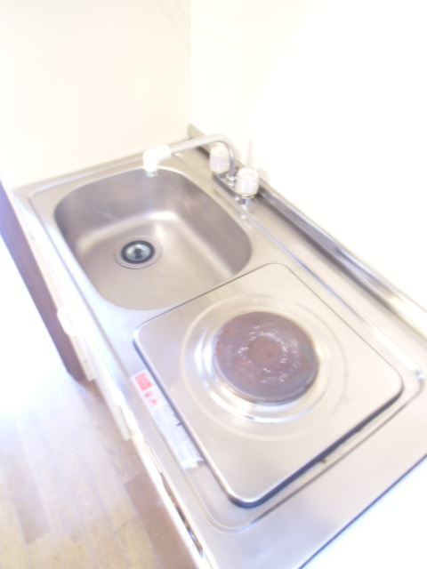 Kitchen. Is clean is a comfortable kitchen with IH.