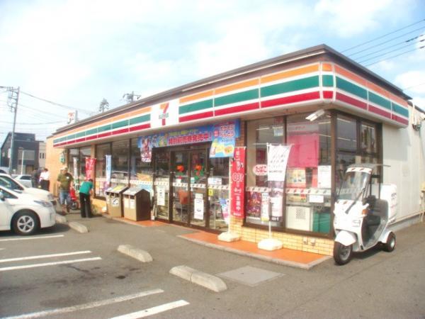 Convenience store. 680m to Seven-Eleven