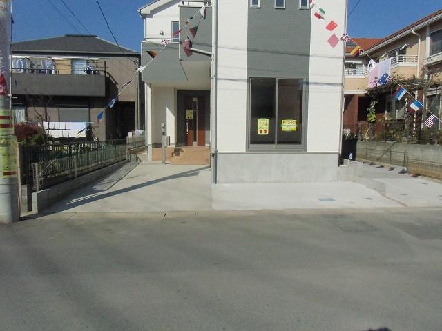 Local photos, including front road. Local (December 5, 2013) Shooting