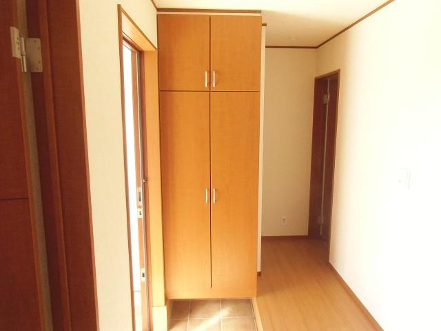 Entrance. Indoor (December 5, 2013) Shooting