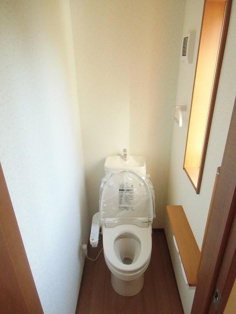 Toilet. Indoor (December 5, 2013) Shooting