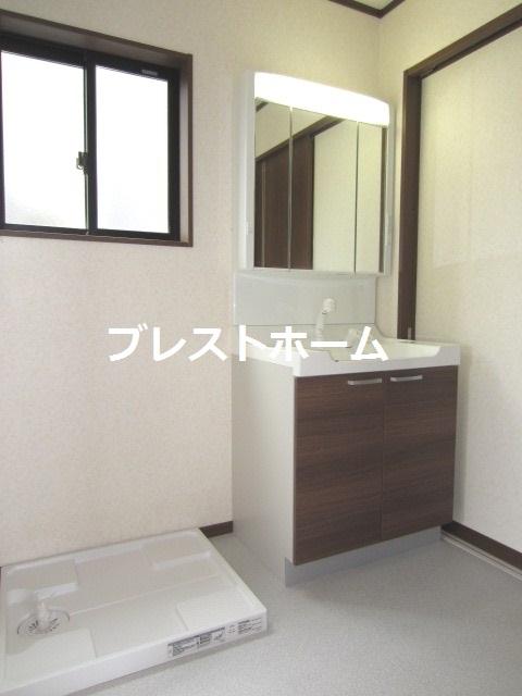Wash basin, toilet. Example of construction