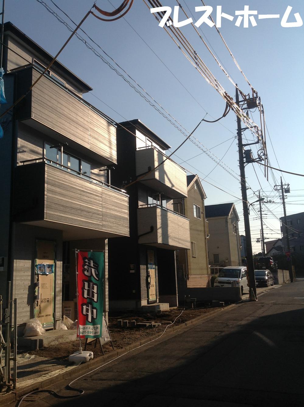 Local photos, including front road. Good per sun in front 6m road