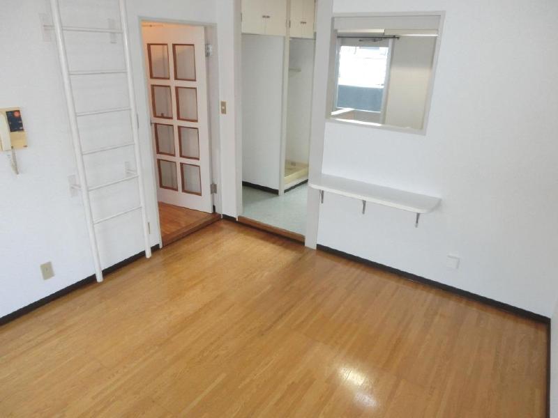 Living and room. Ladder ...?