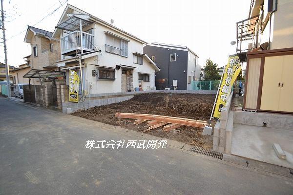 Local photos, including front road. Local (12 May 2012) shooting