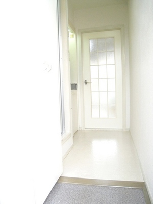 Entrance. Entrance of the steps there is little