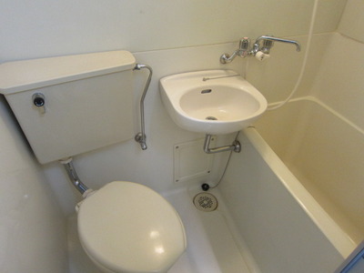 Bath. Is clean is a simple three-point unit bus