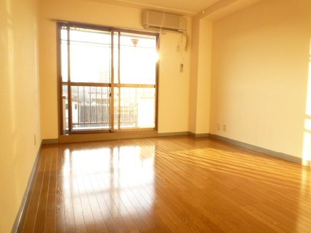 Living and room. Western is 8 pledge spacious space of