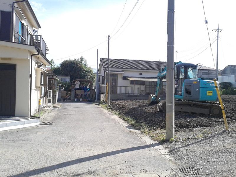 Local photos, including front road. Local (10 May 2013) Shooting