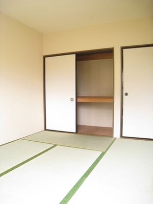 Living and room. With storage in the Japanese-style room