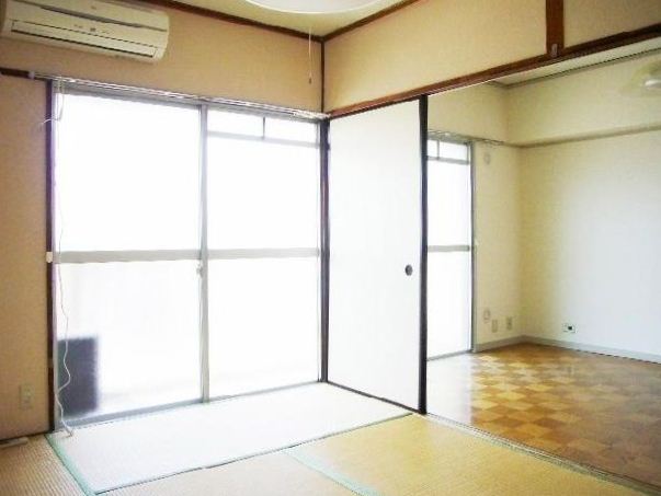 Living and room. Separate reference is a picture