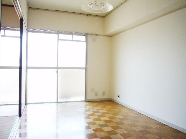 Living and room. Separate reference is a picture