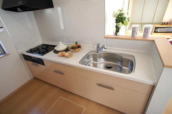 Kitchen. Face-to-face kitchen where you can enjoy a conversation with your family, even while cooking Indoor (11 May 2013) Shooting