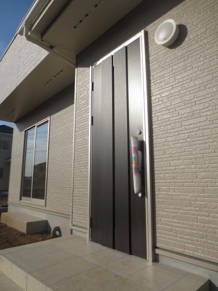 Entrance. Crime prevention measures already entrance door