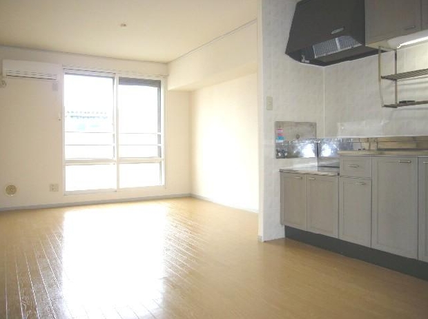 Living and room. All windows are double sash use