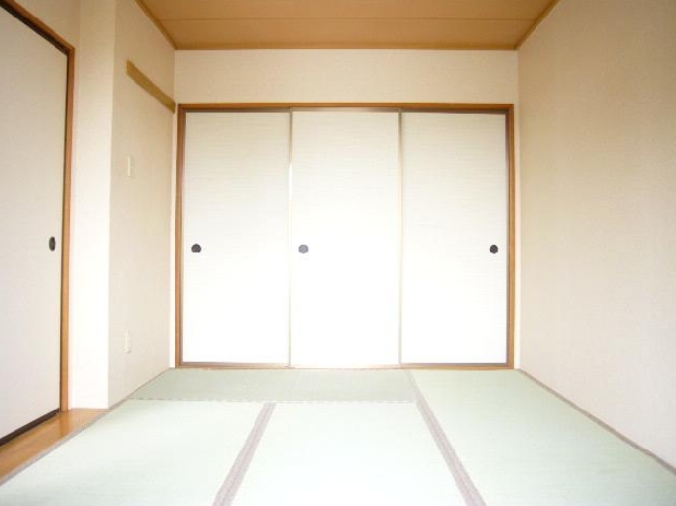 Receipt. Abundant storage is also attractive