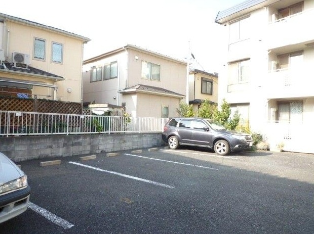 Parking lot. Parked easily on-site parking