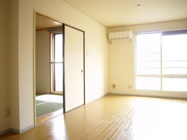 Living and room. South-facing bright room