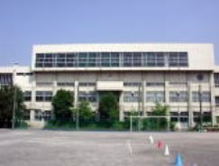 Primary school. 759m up to municipal Iizuka elementary school (elementary school)
