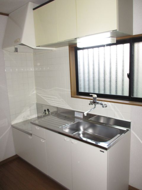 Kitchen. Two-burner stove can be installed (gas)